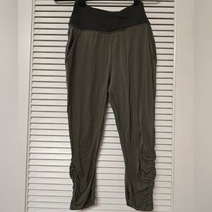 Lululemon - Sunset Salutation Cropped  Ruched Activewear Leggings W Pockets